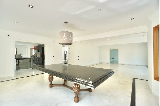 Villa in Benhavis(El Paraiso Alto) zu verkaufen, Wohnfläche 710 m², Klimaanlage, Grundstück 1700 m², 7 Schlafzimmer, 6 Badezimmer, Pool, ref.: CA-H-1914-AMBE-16