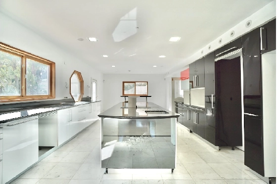 Villa in Benhavis(El Paraiso Alto) zu verkaufen, Wohnfläche 710 m², Klimaanlage, Grundstück 1700 m², 7 Schlafzimmer, 6 Badezimmer, Pool, ref.: CA-H-1914-AMBE-17