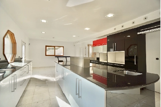 Villa in Benhavis(El Paraiso Alto) zu verkaufen, Wohnfläche 710 m², Klimaanlage, Grundstück 1700 m², 7 Schlafzimmer, 6 Badezimmer, Pool, ref.: CA-H-1914-AMBE-19
