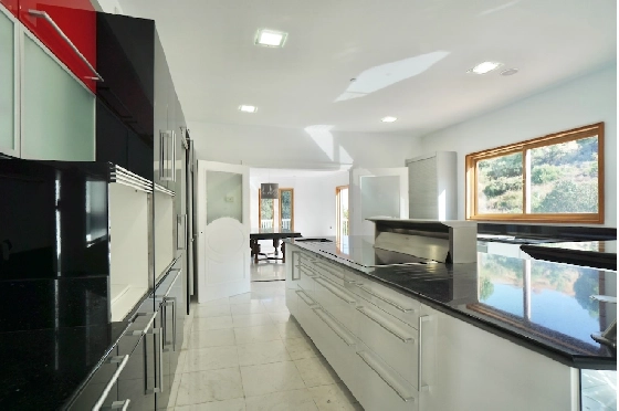 Villa in Benhavis(El Paraiso Alto) zu verkaufen, Wohnfläche 710 m², Klimaanlage, Grundstück 1700 m², 7 Schlafzimmer, 6 Badezimmer, Pool, ref.: CA-H-1914-AMBE-20