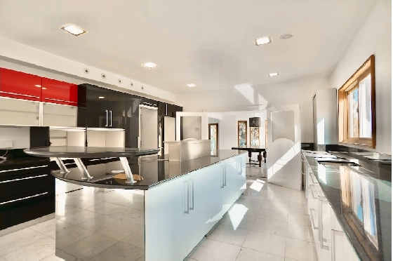 Villa in Benhavis(El Paraiso Alto) zu verkaufen, Wohnfläche 710 m², Klimaanlage, Grundstück 1700 m², 7 Schlafzimmer, 6 Badezimmer, Pool, ref.: CA-H-1914-AMBE-21