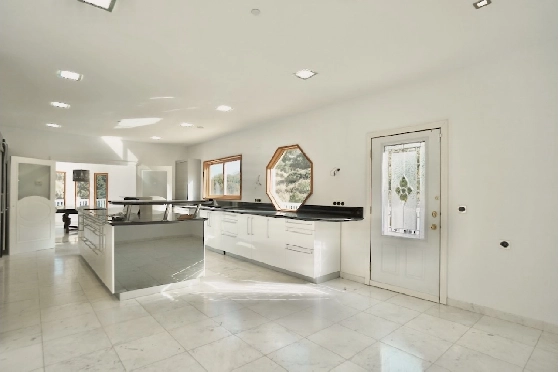 Villa in Benhavis(El Paraiso Alto) zu verkaufen, Wohnfläche 710 m², Klimaanlage, Grundstück 1700 m², 7 Schlafzimmer, 6 Badezimmer, Pool, ref.: CA-H-1914-AMBE-22