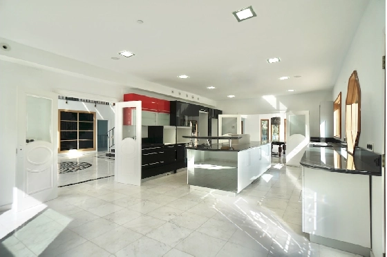 Villa in Benhavis(El Paraiso Alto) zu verkaufen, Wohnfläche 710 m², Klimaanlage, Grundstück 1700 m², 7 Schlafzimmer, 6 Badezimmer, Pool, ref.: CA-H-1914-AMBE-23